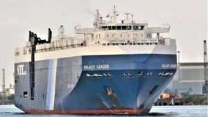 17004588456756776-300x169 الحوثيون يخطفون سفينة مرتبطة برجل أعمال إسرائيلي في البحر الأحمر