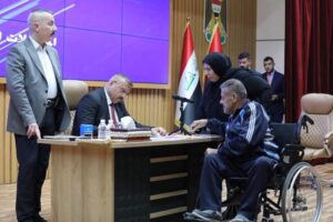 FB_IMG_1701072545449-300x200 وزير الداخلية يلتقي بأسر الشهداء والجرحى ويؤكد على سرعة إنجاز معاملاتهم