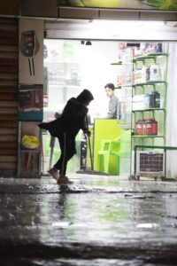 IMG_20231120_003142_923-2-200x300 بالصور .. تساقط للامطار في بغداد