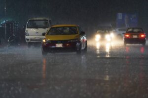 IMG_20231120_005547_404-300x200 بالصور .. تساقط للامطار في بغداد