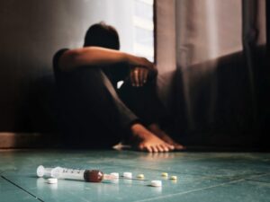 1658255506590-300x225 مركز حقوقي يحذر من التعامل مع متعاطي المخدرات كمجرمين