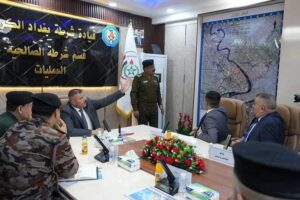 FB_IMG_1702812971384-1-300x200  وزير الداخلية يتفقد مركز شرطة الصالحية ببغداد ويؤكد على انجاز الاوراق التحقيقية ومتابعة المطلوبين
