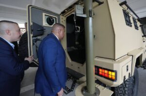 IMG_20231212_135645_660-300x199 الداخلية توقع عقدين مع التصنيع الحربي لتطوير قدراتها القتالية