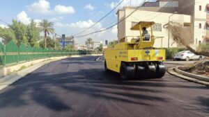 IMG_20240221_095634_066-300x169 ضمن حملة بغداد اجمل ، انجزت امانة بغداد اكساء الطبقة الاولى وتطوير الشوارع الرئيسة في محلتي (٦١٧-٦٠٣) في منطقة المنصور ، وانطلاق الاعمال النهائية بغية انجازها بالسرعة القصوى والاسهام بفك الاختناقات المرورية