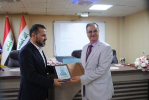 IMG_20240326_235415_980-300x201 حسين مؤنس يقيم ندوة  عن ( الآثار الاقتصادية المترتبة على تحقيق الاستقلال المالي في العراق )