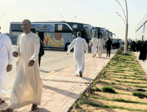 ExtImage-7897828-214989072-300x228 بعد الطائرات.. انطلاق أول دفعة لتفويج الحجاج برًا (صور)