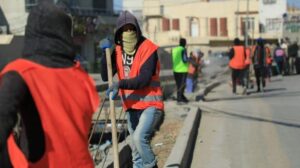 IMG_20240509_113550_846-300x168 عامل النظافة .. أمراض و"نظرة دونية"  مقابل رواتب متدنية