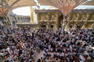 ExtImage-8313046-502861376-300x200 مشاهد من إحياء عيد الغدير في النجف