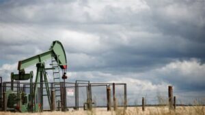 Doc-P-493843-638566182289646744-300x169 النفط يستعيد نصف مكاسبه التي فقدها الجمعة