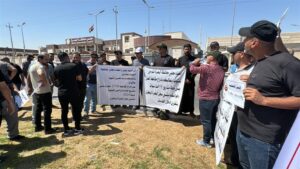 Doc-P-493853-638566257173973575-300x169 وقفة احتجاجية أمام مجلس البصرة للمطالبة بخدمات لمقاطعة 651