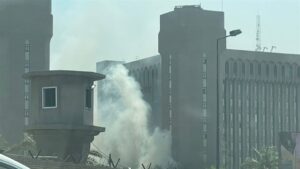 Doc-P-494753-638574023808011235-300x169 اندلاع حريق داخل وزارة التعليم وإخلاء للموظفين (صور)