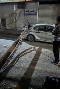 ExtImage-9285633-1065758080-201x300 بالصور.. أعمدة تهوي على مركبات مدنية في الكرادة ببغداد