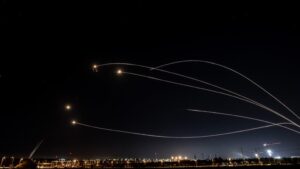 Doc-P-503778-638650567532413031-300x169 صفارات الإنذار تدوي في "مستوطنات" عدة