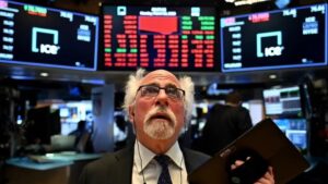 Doc-P-505527-638664703323446312-300x169 احتمالات فوز ترامب ترفع الأسهم والأسواق بقوة.. والدولار بأعلى مستوى منذ 5 أعوام