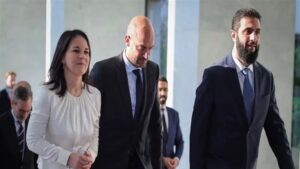 Doc-P-511752-638715683976004808-300x169 مصافحة متراخية بين الشرع ووزير الخارجية الفرنسي