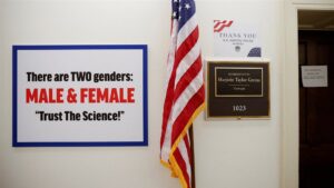 Doc-P-517085-638756327673370577-300x169 وزارة الصحة الأمريكية توجه ضربة قوية لـ"المتحولين جنسيا"