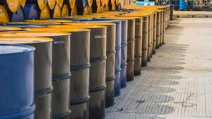 Doc-P-518252-638766646244569043-300x169 أسعار النفط تواصل انخفاضها بعد قرارين لترامب