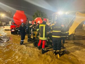 FB_IMG_1741377818185-1-300x225 وزير الداخلية يوجه باستنفار جهود جميع الدوائر لمواجهة تأثيرات الأمطار، وأمانة بغداد تتجاهل الحلول الفعالة للفيضانات