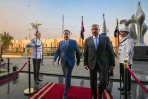 fb_img_174224017880980469034437331047-300x200 رئيس مجلس الوزراء السيد محمد شياع السوداني يؤكد أهمية المحطة الوسطية في إنهاء إجراء صحة الصدور والتخفيف من معاناة المواطنين