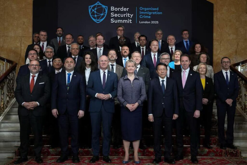 fb_img_1743450712343281329395380614282-1024x683 العراق يشارك في قمة أمن الحدود ومكافحة الجريمة المنظمة في لندن