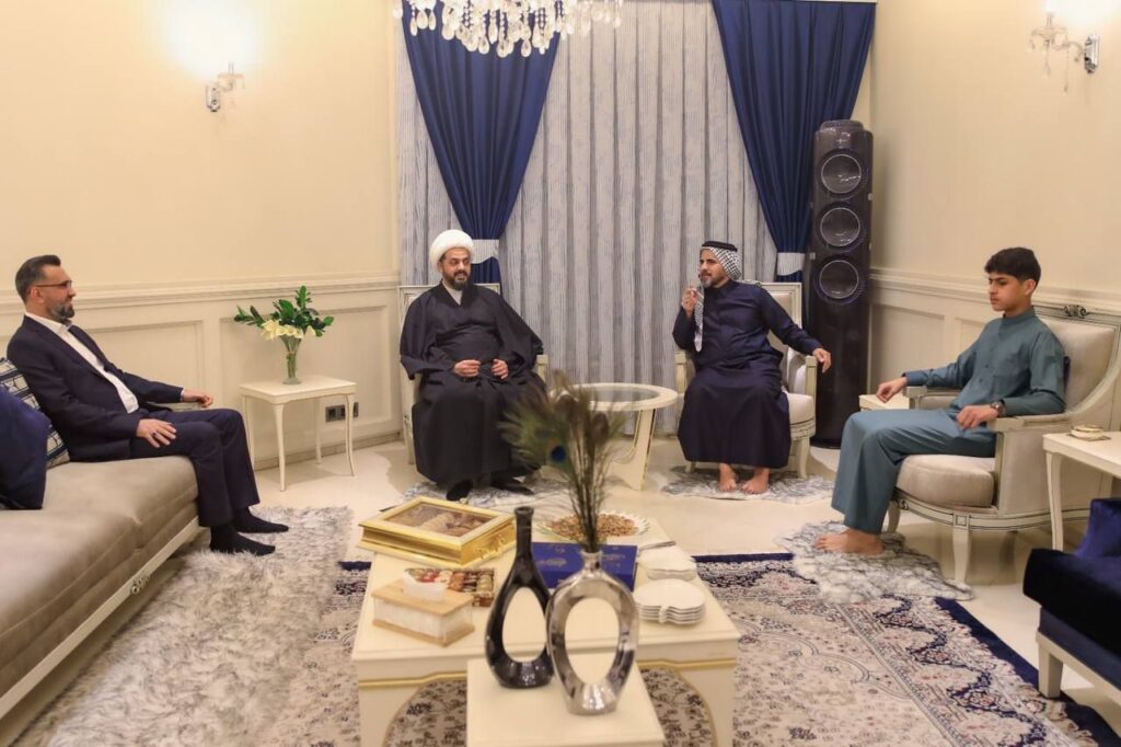 img_20250321_233617_2473500477832037036046-1024x682 استقبل رئيس حركة حقوق النائب  حسين مؤنس، عضو اللجنة المالية البرلمانية ، الامين العام لحركة عصائب أهل الحق، سماحة الشيخ قيس الخزعلي، في منزله بالعاصمة بغداد.