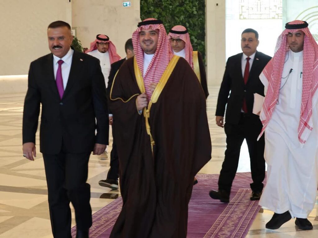 fb_img_17452540610518967666005320916757-1024x767 معالي وزير الداخلية يصل المملكة العربية السعودية ويلتقي نظيره السعودي برفقته رئيس هيئة الحج والعمرة العراقية