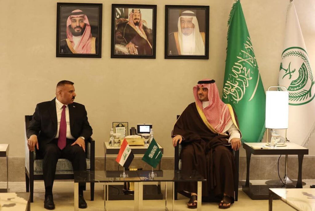 fb_img_17452540647227619845272762180699-1024x685 معالي وزير الداخلية يصل المملكة العربية السعودية ويلتقي نظيره السعودي برفقته رئيس هيئة الحج والعمرة العراقية