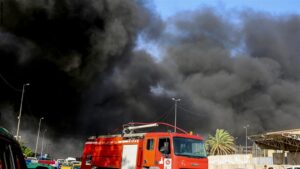 Doc-P-526353-638828858495046900-300x169 حريق كبير يلتهم مخازن للمواد الإنشائية والكهربائية في الكرادة