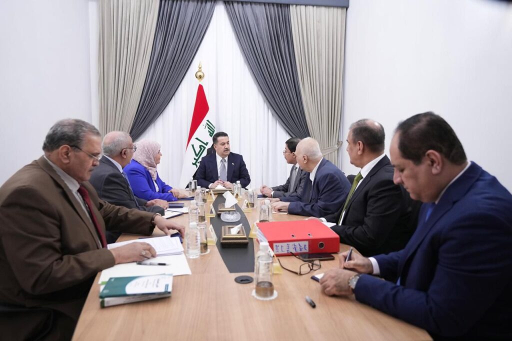 img-20250526-wa00114945338256043904171-1024x682 رئيس مجلس الوزراء السيد محمد شياع السوداني يترأس اجتماع اللجنة العليا الخاصة بإعادة تقييم وتشكيل مجالس إدارات المصارف الحكومية