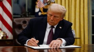 Doc-P-530114-638857418760382703-300x169 بشأن إخلاء طهران.. ترامب يكشف فحوى تغريدته الأخيرة