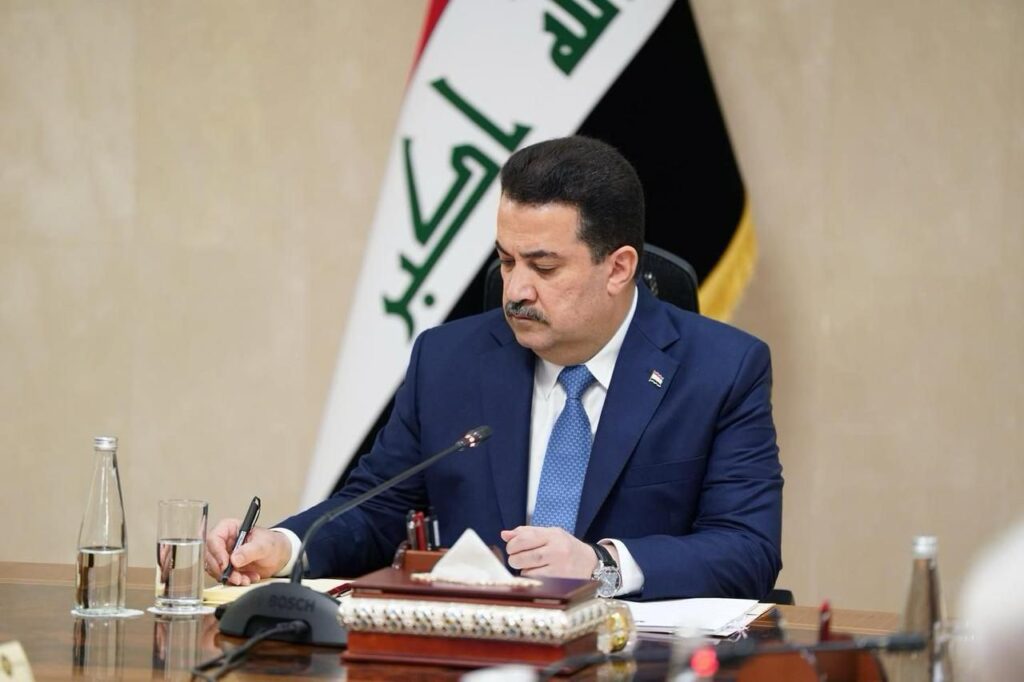 img-20250616-wa00118983946931592686665-1024x682 بتوجيه من رئيس مجلس الوزراء السيد محمد شياع السوداني، باشر فريق برئاسة السيد وزير الداخلية وعضوية السادة؛ رئيس هيأة الحج والعمرة، ورئيس جهاز المخابرات الوطني، ورئيس هيأة المنافذ الحدودية، بتفويج الحجاج العراقيين والإيرانيين براً من الأراضي السعودية عبر منفذ عرعر إلى العراق