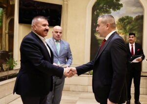 FB_IMG_1758091479633-300x213 وزير الداخلية يكرم الكوادر التدريبية احتفاءً بتخرج الدورة (30) في المعهد العالي
