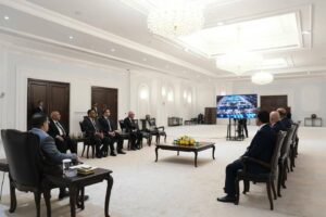 FB_IMG_1758120665031-300x200 رئيس الوزراء ومحافظ كربلاء يعلنان إطلاق مشروع توزيع 14 ألف قطعة أرض سكنية للتربويين