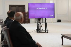 FB_IMG_1758120672891-300x200 رئيس الوزراء ومحافظ كربلاء يعلنان إطلاق مشروع توزيع 14 ألف قطعة أرض سكنية للتربويين