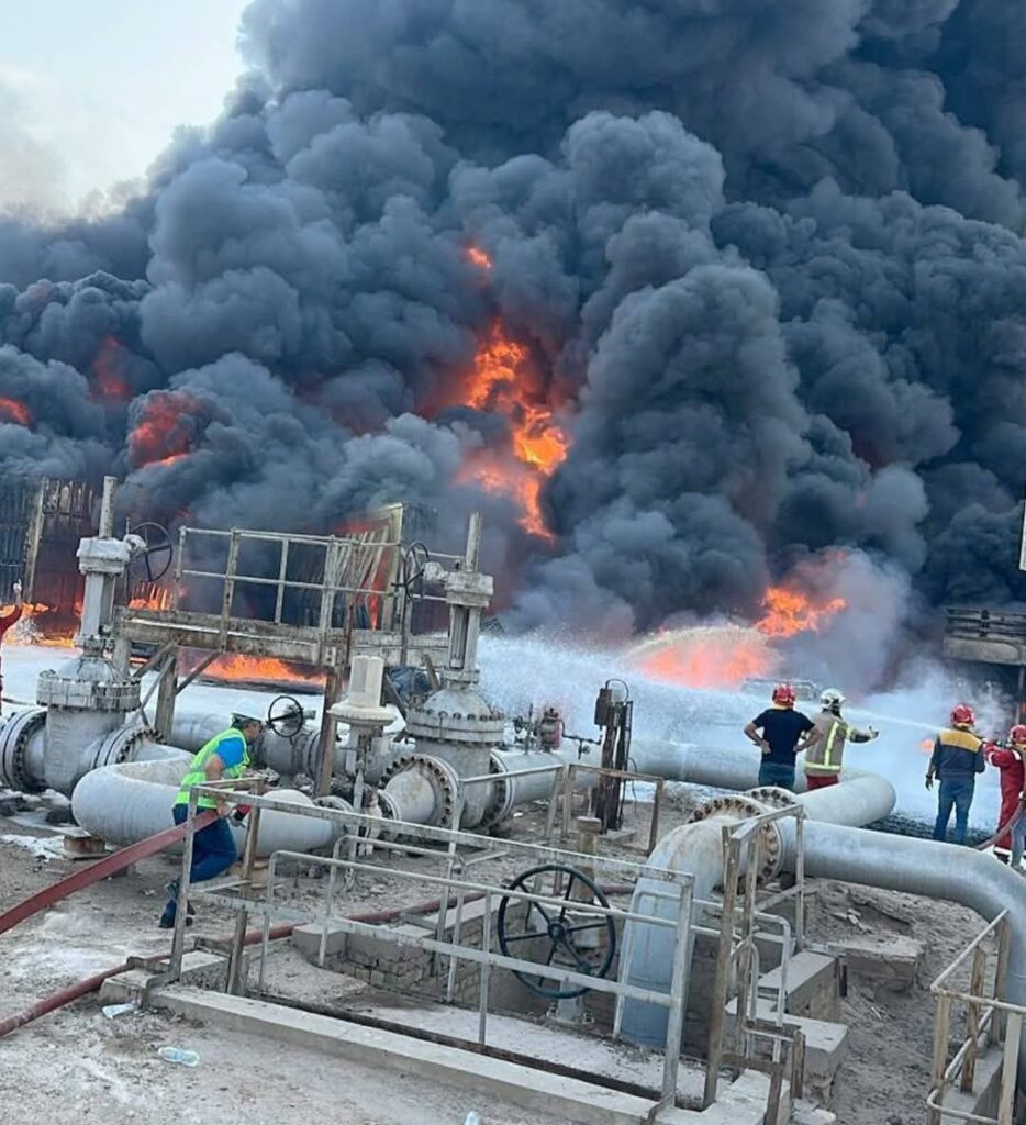 fb_img_17614671780035719956453659665781-934x1024 بالصور.. الدفاع المدني يحاول السيطرة على حريق موقع البرجسية النفطي بالبصرة